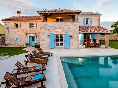 Villa für 8 Personen (320 m²) in Krmed 4/10