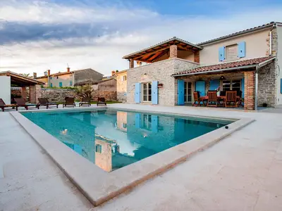 Villa für 8 Personen (320 m²) in Krmed 7/10