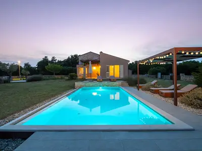 Villa für 8 Personen (171 m²) in Brajkovići 2/10