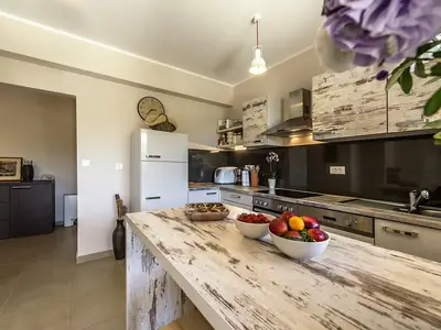 Villa für 8 Personen (171 m²) in Brajkovići 8/10