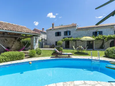 Villa für 8 Personen (244 m²) in Kanfanar 1/10