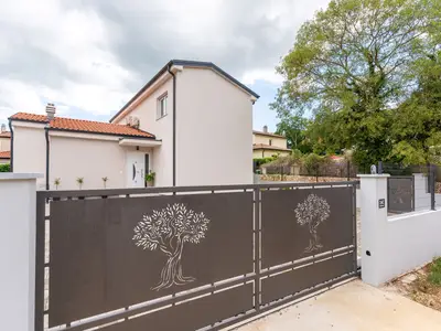 Villa für 6 Personen (150 m²) in Brajkovići 3/10