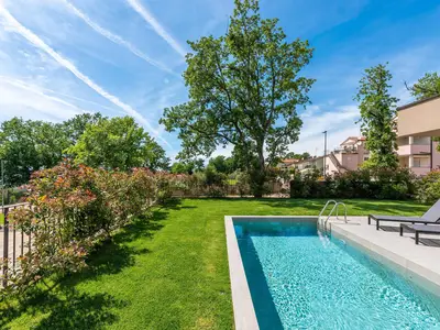 PoolOfHouse