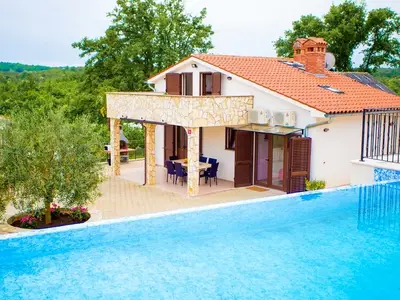 Villa für 6 Personen (91 m²) in Karojba 1/10