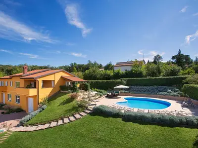 Villa für 10 Personen (450 m²) in Karojba 1/10