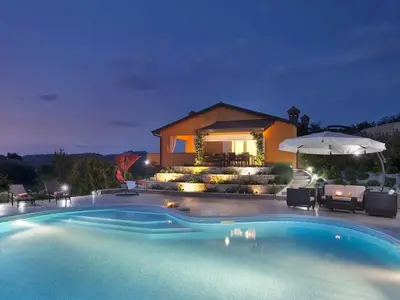 Villa für 10 Personen (450 m²) in Karojba 1/10