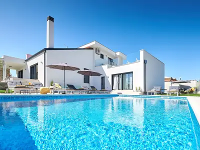 Villa für 8 Personen (340 m²) in Kaštel 1/10