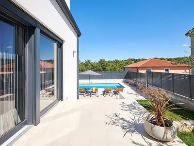 Villa für 8 Personen (340 m²) in Kaštel 7/10