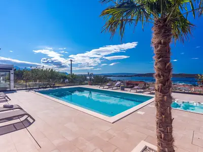 Die Villa bietet einen atemberaubenden Blick auf die Stadt Split, die Küste, das Meer und das Tal