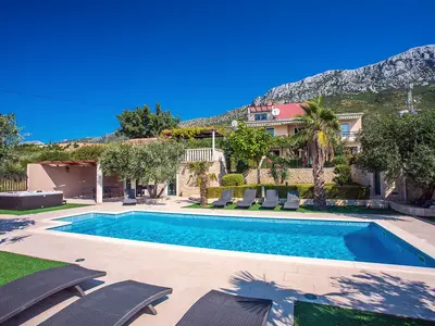 Villa Paula mit 7 Schlafzimmern, beheiztem 36m2 großem Privatpool, Whirlpool, Fitnessraum und Meerblick