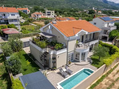 Villa für 6 Personen (300 m²) in Kastel Luksic 2/10