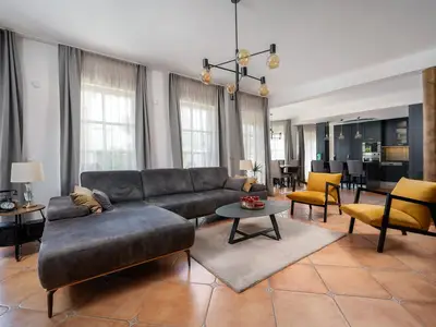 Villa für 6 Personen (300 m²) in Kastel Luksic 4/10