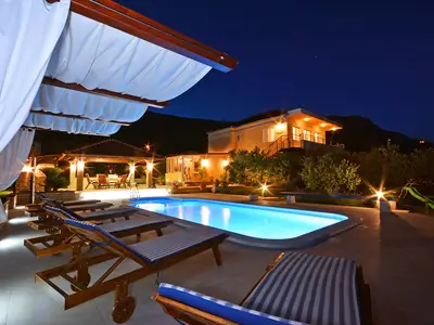 PoolOfHouse