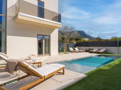Stilvolles High-End-Haus nur 1,6 km vom Strand entfernt