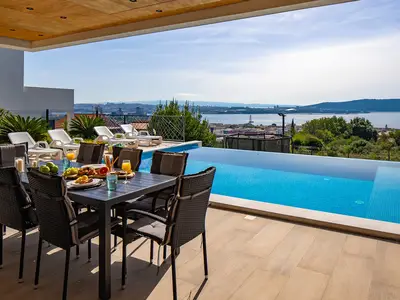 Villa mit 4 Schlafzimmern und privatem Pool, nur 10 km von der Stadt Split entfernt
