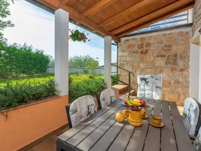 Villa für 4 Personen (112 m²) in Kaštelir 2/10