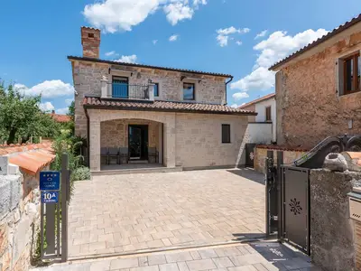 Villa für 4 Personen (100 m²) in Kaštelir 10/10