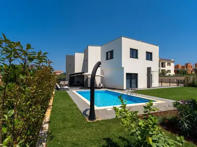 Villa für 8 Personen (161 m²) in Kaštelir 1/10