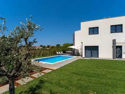Villa für 8 Personen (161 m²) in Kaštelir 3/10