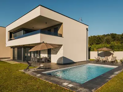 Villa für 8 Personen (216 m²) in Kaštelir 1/10