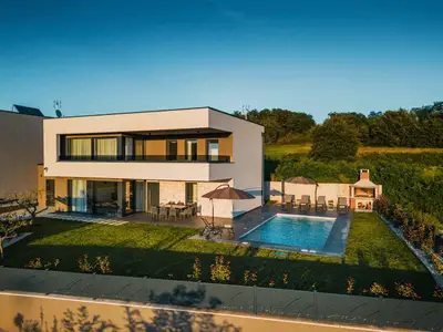 Villa für 8 Personen (216 m²) in Kaštelir 2/10