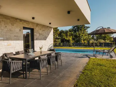Villa für 8 Personen (216 m²) in Kaštelir 7/10