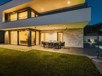 Villa für 8 Personen (216 m²) in Kaštelir 8/10