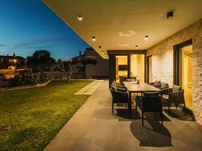 Villa für 8 Personen (216 m²) in Kaštelir 9/10
