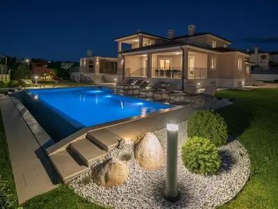 Villa für 10 Personen (380 m²) in Kaštelir 2/10