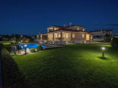 Villa für 10 Personen (380 m²) in Kaštelir 5/10