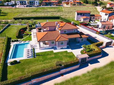 Villa für 10 Personen (380 m²) in Kaštelir 6/10