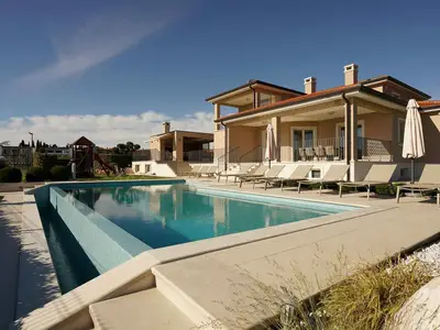 Villa für 10 Personen (380 m²) in Kaštelir 9/10