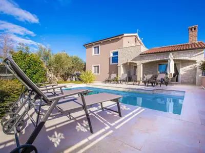 Villa für 8 Personen (157 m²) in Kaštelir 1/10