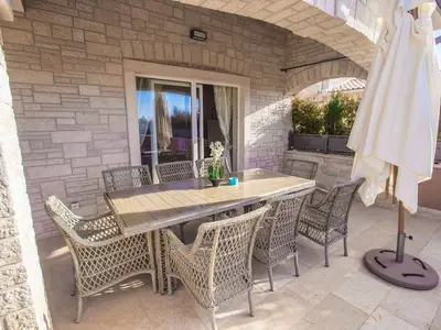 Villa für 8 Personen (157 m²) in Kaštelir 8/10