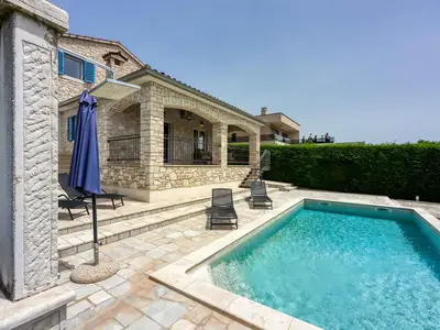 Villa für 8 Personen (142 m²) in Kaštelir 8/10