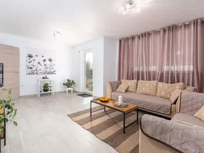 Villa für 6 Personen (100 m²) in Kaštelir 9/10