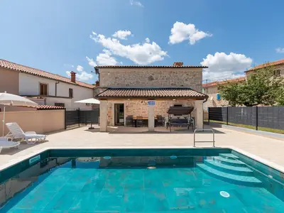 Villa für 4 Personen (100 m²) in Kaštelir 1/10