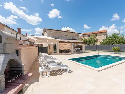 Villa für 4 Personen (100 m²) in Kaštelir 7/10