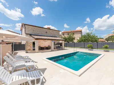 Villa für 4 Personen (100 m²) in Kaštelir 8/10