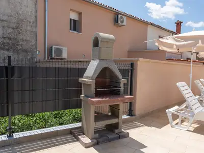 Villa für 4 Personen (100 m²) in Kaštelir 9/10