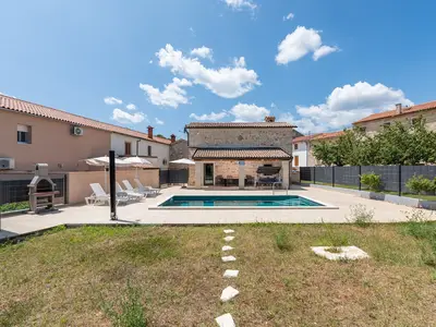 Villa für 4 Personen (100 m²) in Kaštelir 10/10