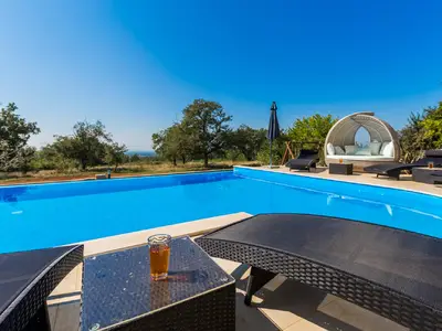 PoolOfHouse
