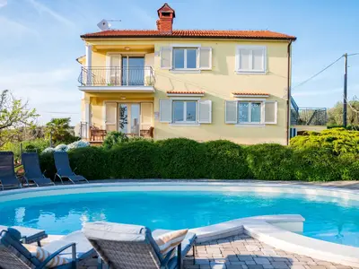 Villa für 5 Personen (108 m²) in Kaštelir 1/10