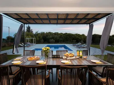 Villa für 10 Personen (320 m²) in Kavran 2/10