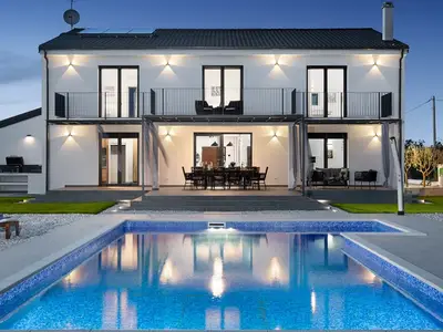 Villa für 10 Personen (320 m²) in Kavran 1/10