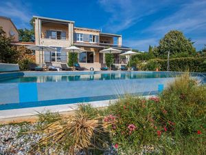 Villa für 8 Personen (240 m&sup2;) in Kaštelir-Labinci