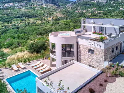 VILLA CVITA is a newly built, modern 5-bedroom villa with gym,heated 24sqm pool