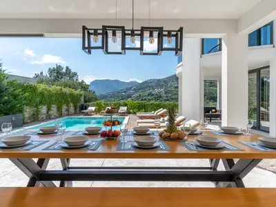 Spacious pool area with 8 pool chair, solar shower, outdoor dining area and amazing view
