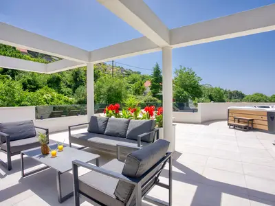 rooftop terrace with a Jacuzzi, a very comfortable lounge corner, and 4 deck chairs. 