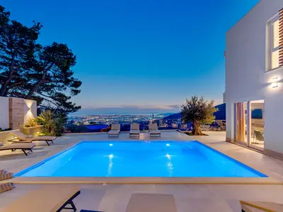 Luxusvilla 7th Heaven mit beheiztem Pool, Whirlpool, Fitnessstudio und Panoramablick auf die Stadt Split